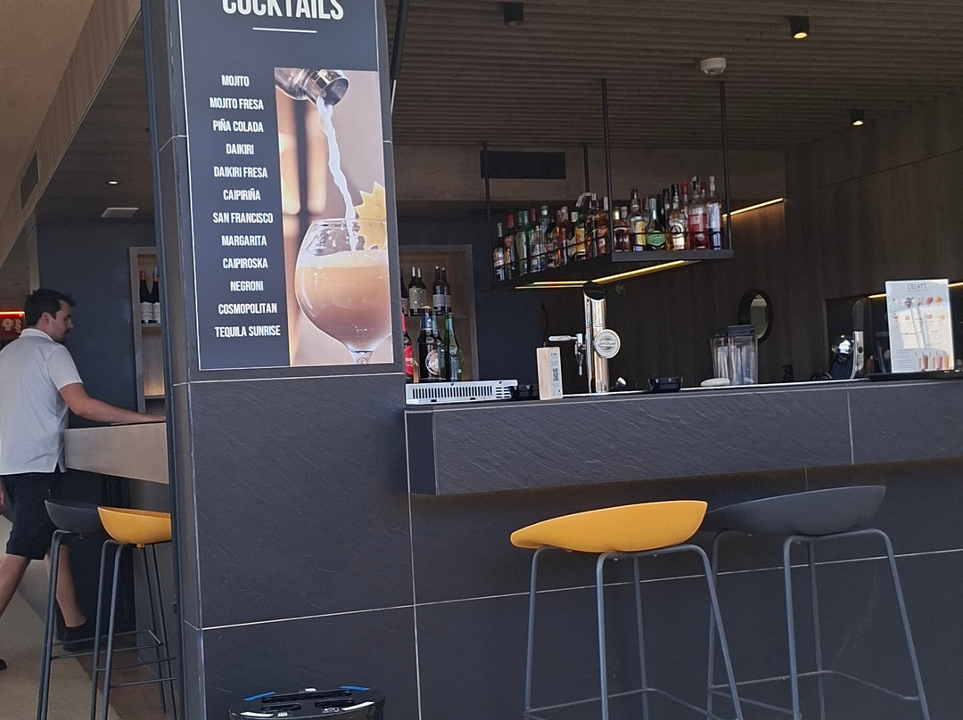 海豚酒店主图