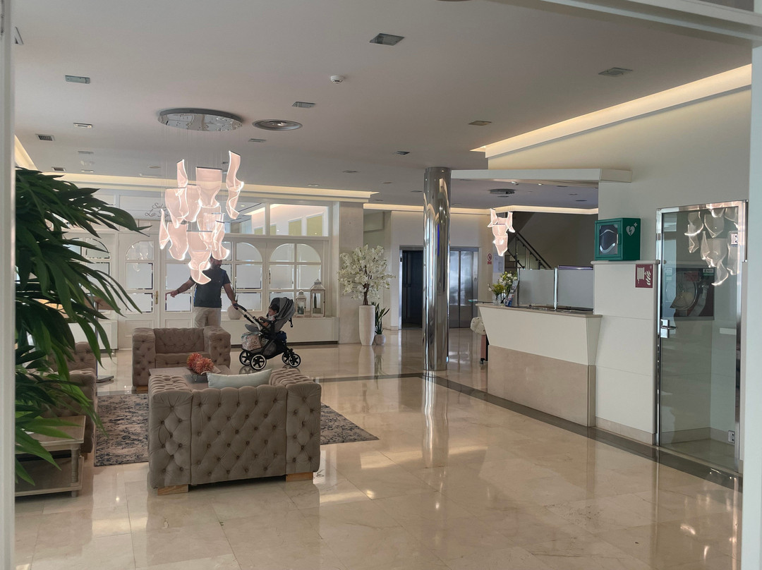 托亚塔拉索卢克索酒店主图