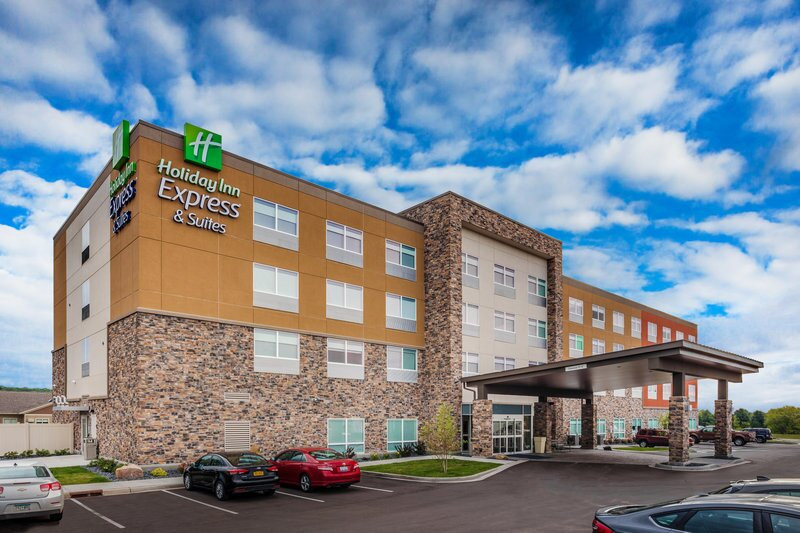 Almena酒店住宿-Holiday Inn Express & Suites Rice Lake By IHG