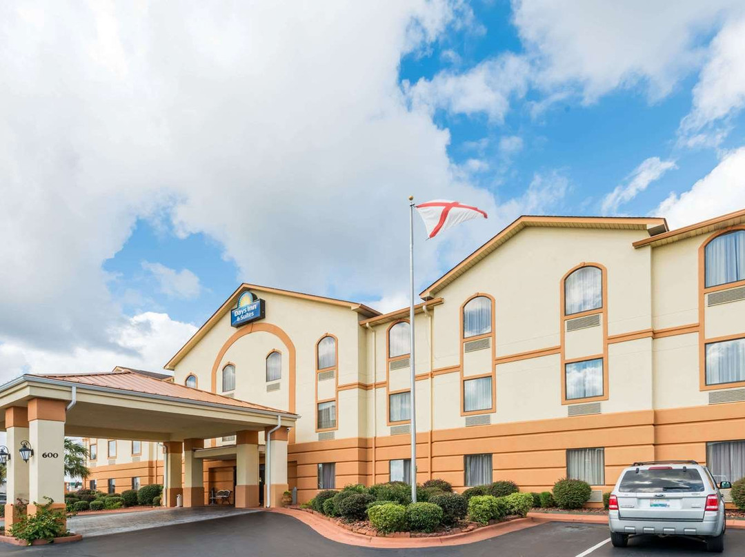 Days Inn & Suites by Wyndham Prattville-Montgomery主图