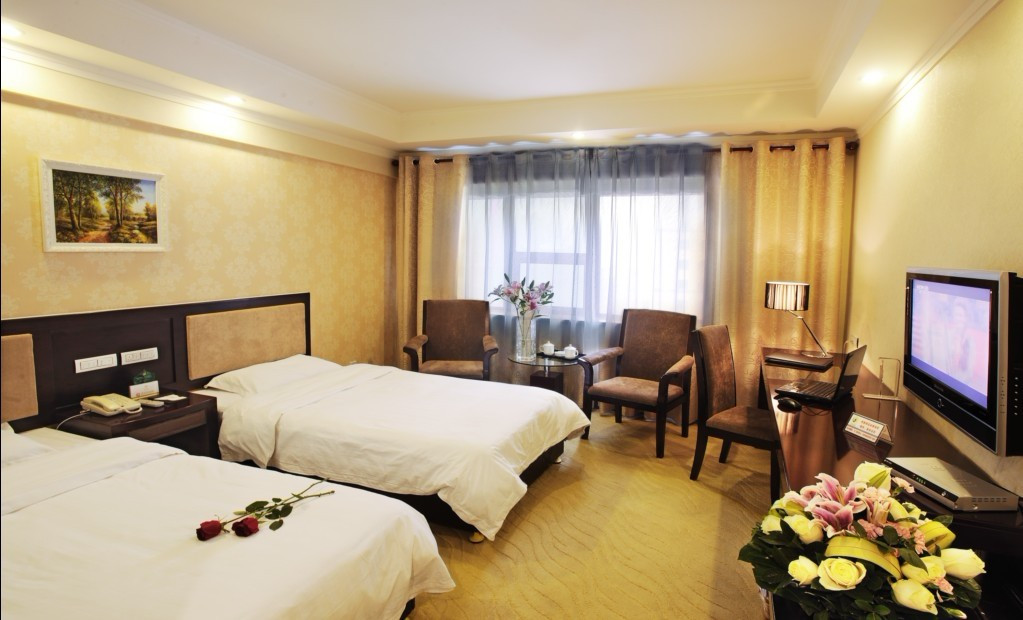 新旅金谷大酒店（CCMALL时代广场红山公园店）主图