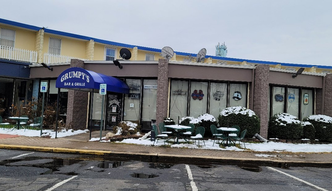 Grumpy's Bar & Grille
