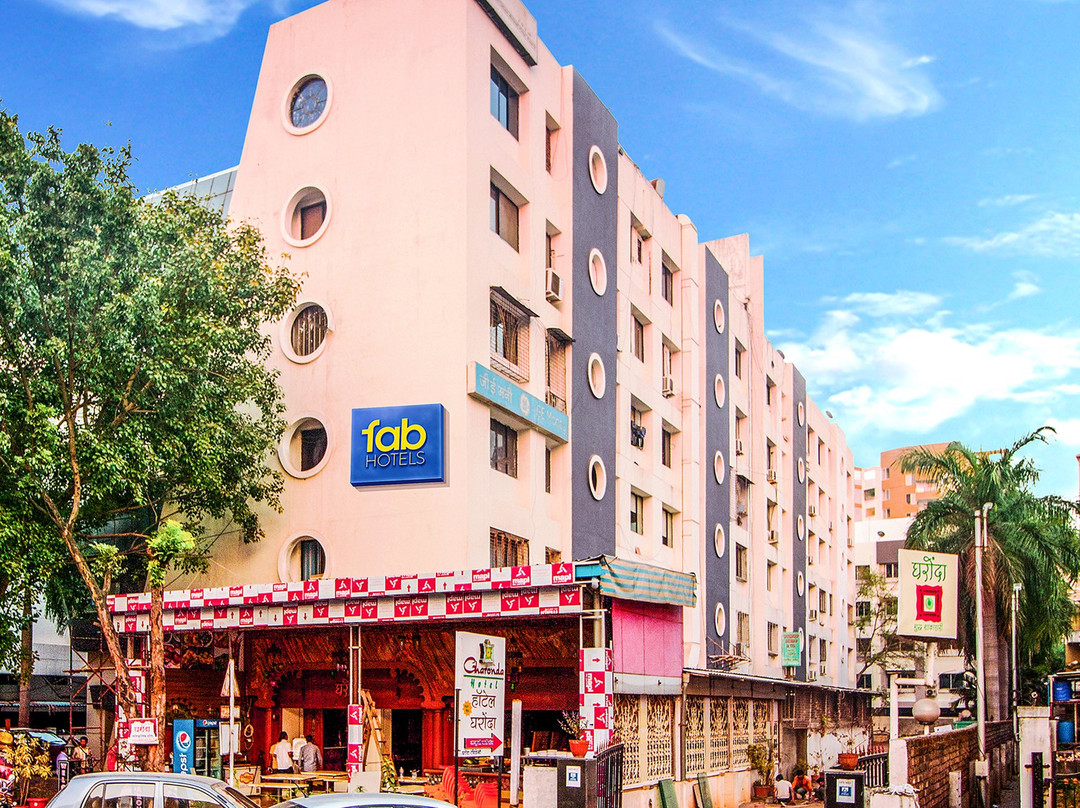 Capital O 11207 Gharonda Residency