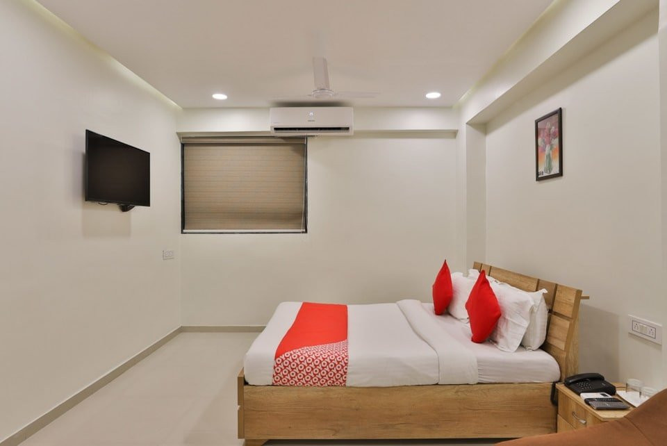 Collection O 12462 Hotel Shiv Inn