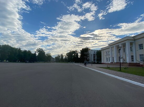 Narodnaya Square景点图片