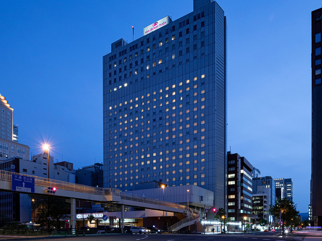 札幌全日空皇冠假日酒店主图