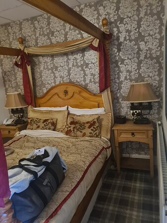 溪涧酒店主图