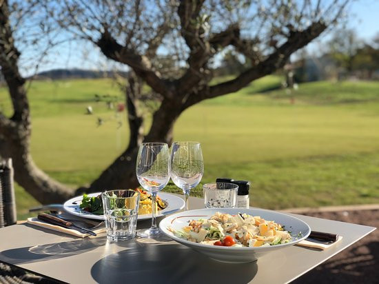 Democratic Golf Restaurant