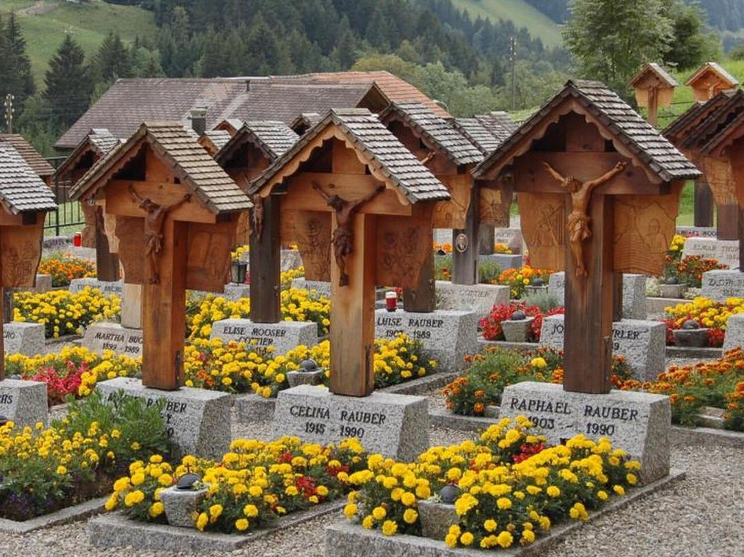 Friedhof Und Holzschnitzerei景点图片