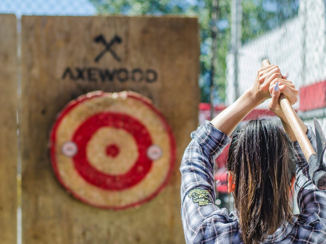Axewood Axe Throwing - Whistler-温哥华必去景点