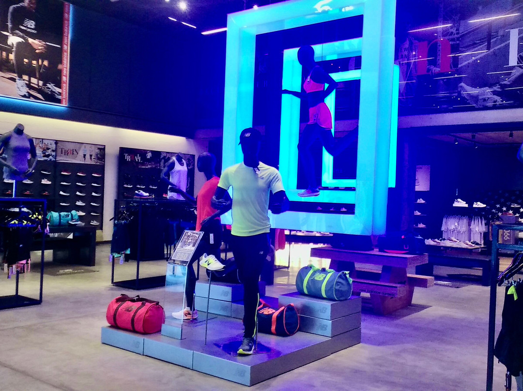 New Balance Store-Martinez必去景点