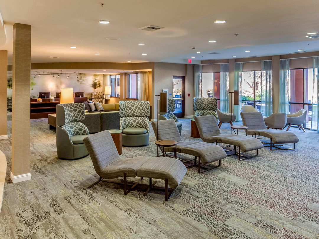 罗斯维尔商业街廊购物中心/溪边山岭大道万豪万怡酒店主图