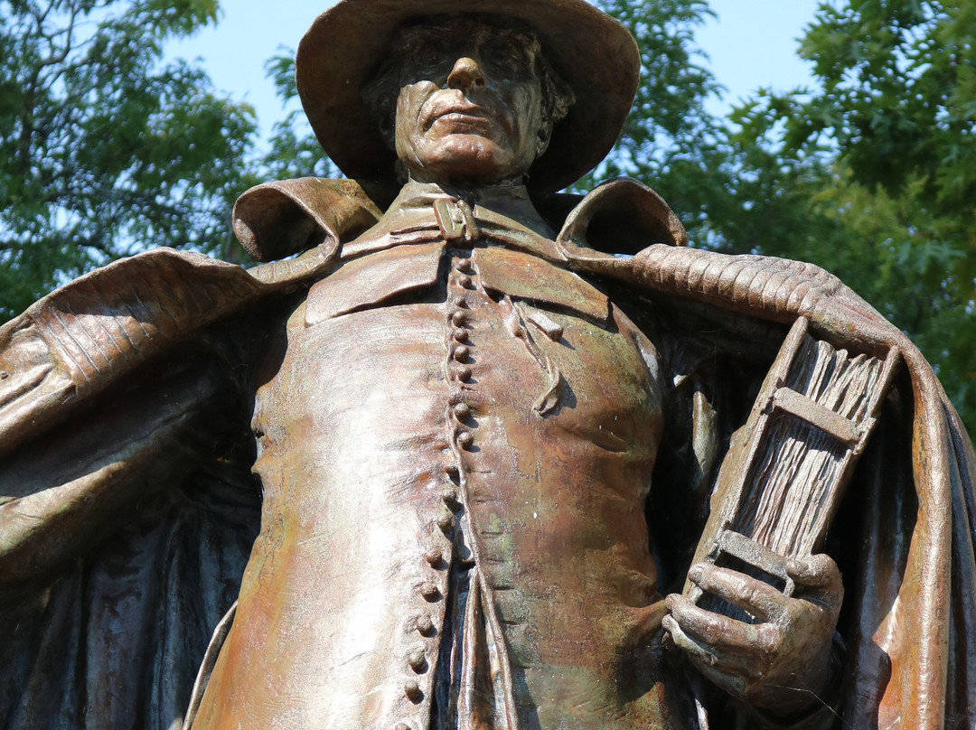 Deacon Samuel Chapin Statue景点图片