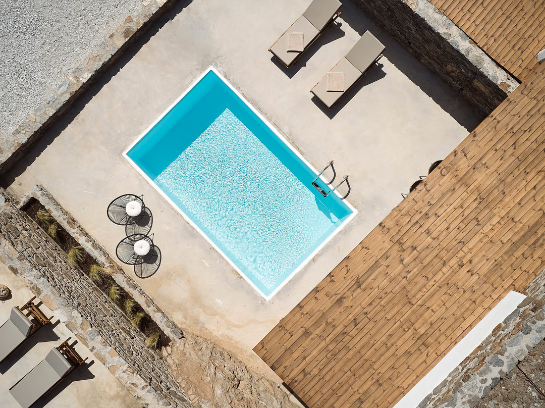 Niva Pool Suites