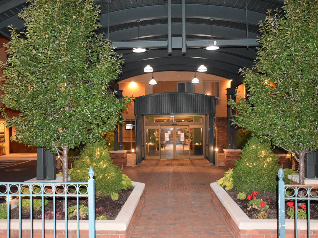 Clarion Hotel & Suites Riverfront主图