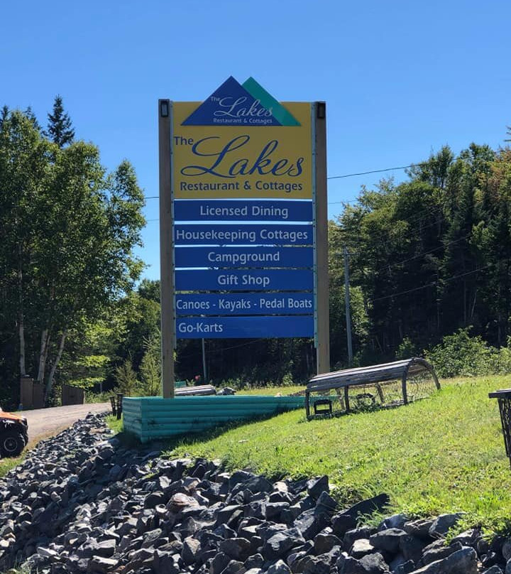 The Lakes Restaurant & Cottages