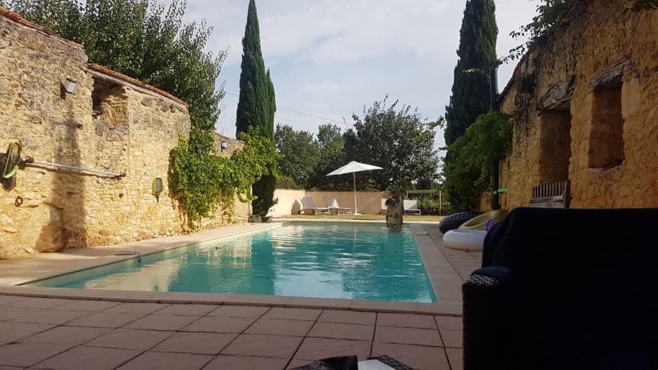 Perrot En Perigord-泳池