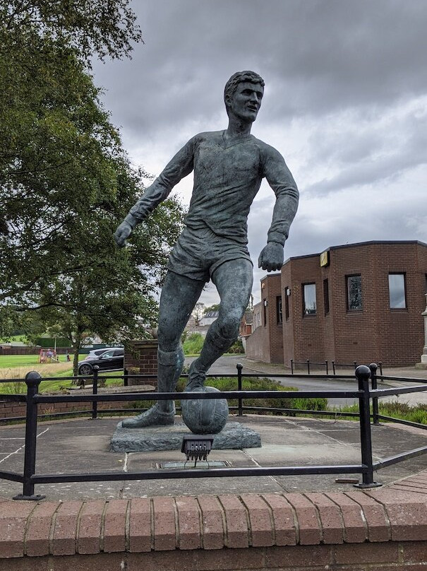 The Jim Baxter Memorial Statue-Cowdenbeath必去景点