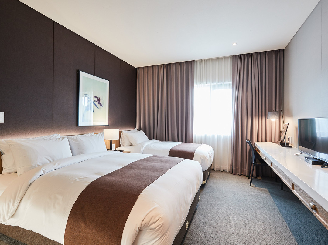 Eden Paradise Hotel主图