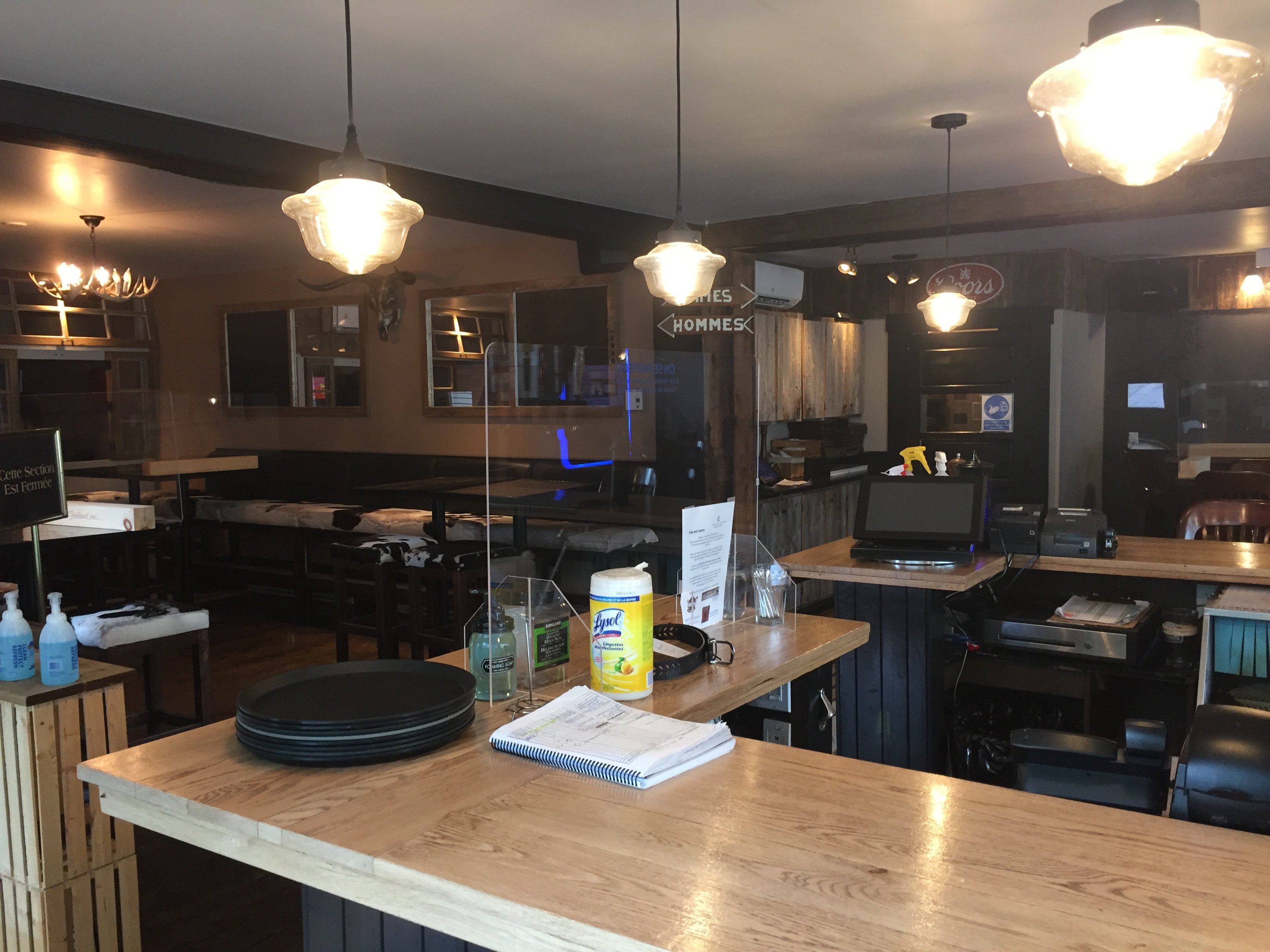 Auberge Ayer's Cliff-官方