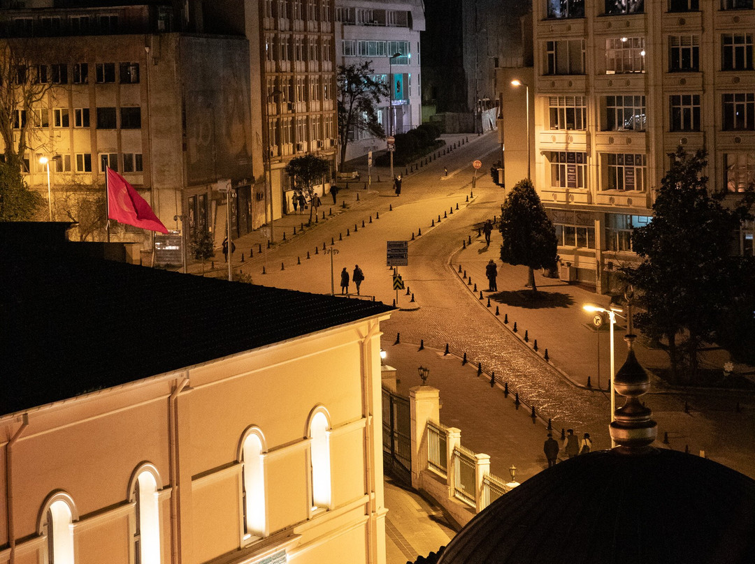 勒尼温泉酒店主图