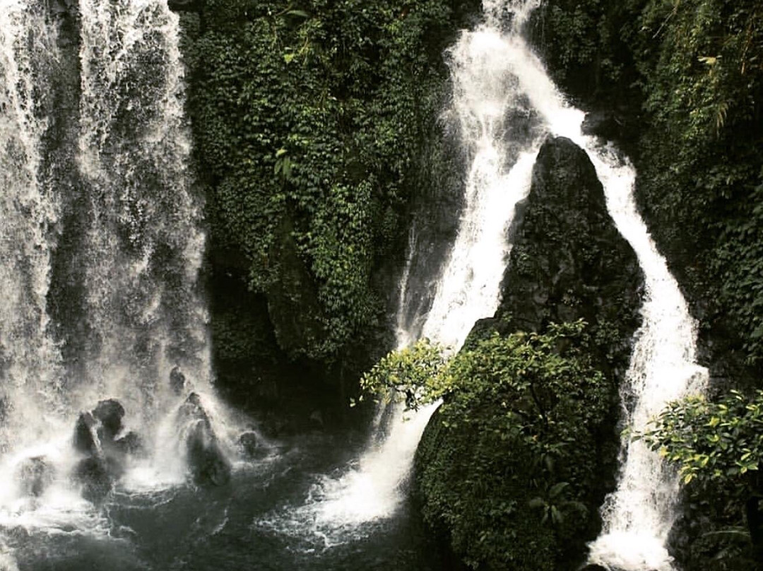 Jenggala Waterfall景点图片