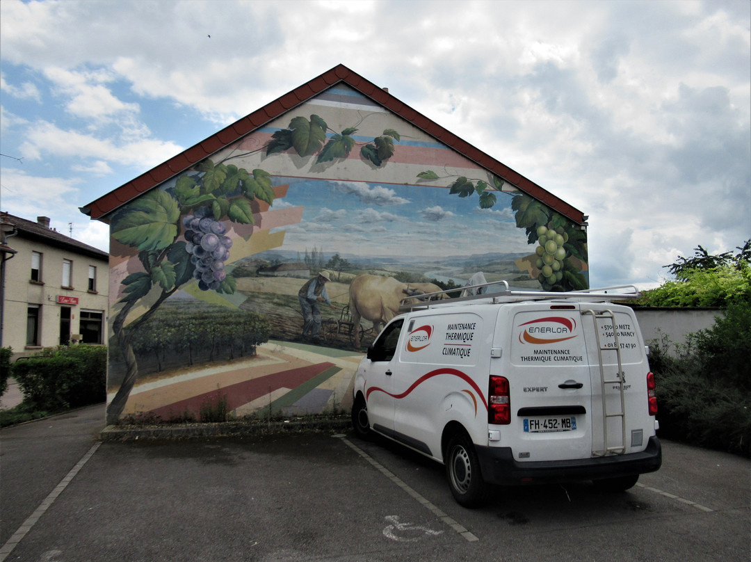 Fresque "Vigne et labour"-Illange必去景点