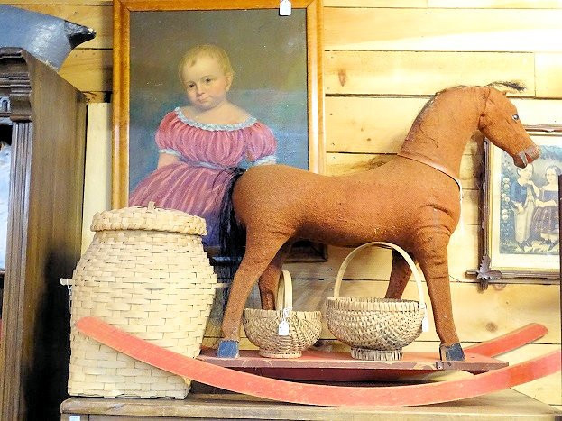 Sutton and Son's Antiques景点图片