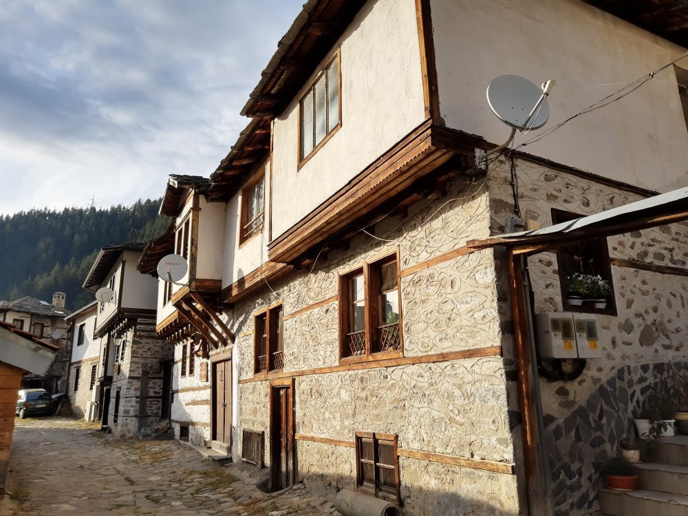 authentic Rhodopean architecture-Shiroka Laka必去景点