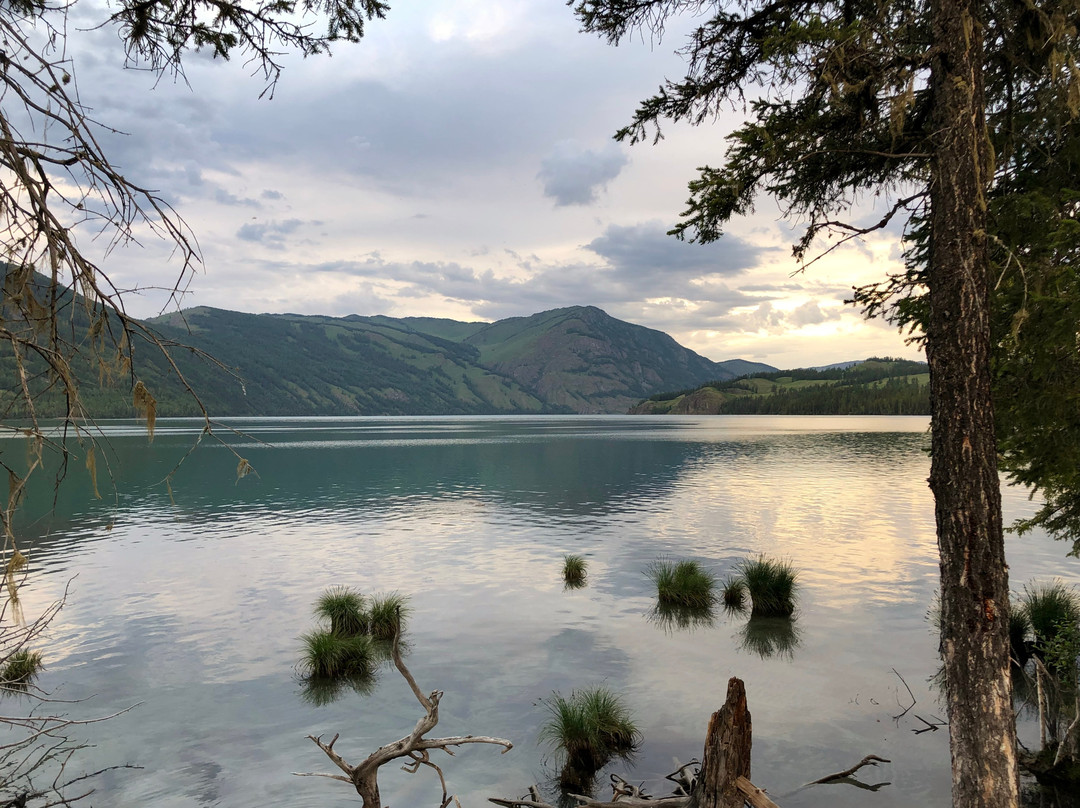 喀纳斯鉴苑山庄酒店主图