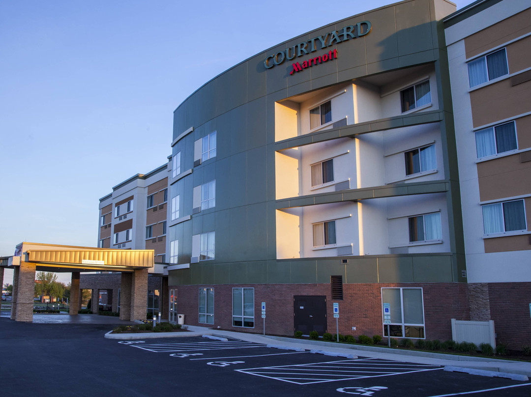 Courtyard by Marriott St. Louis St. Peters主图