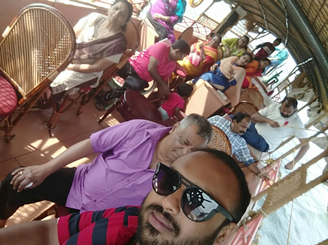 蕾根湖宫殿酒店主图