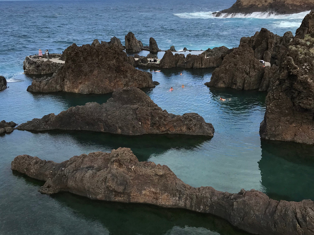 Porto Moniz Natural Swimming Pools-莫尼什港必去景点