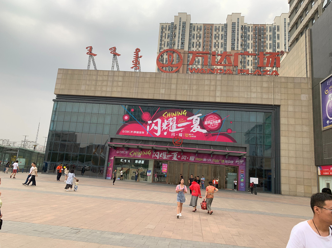 万千百货(万达广场)-包头市必去景点
