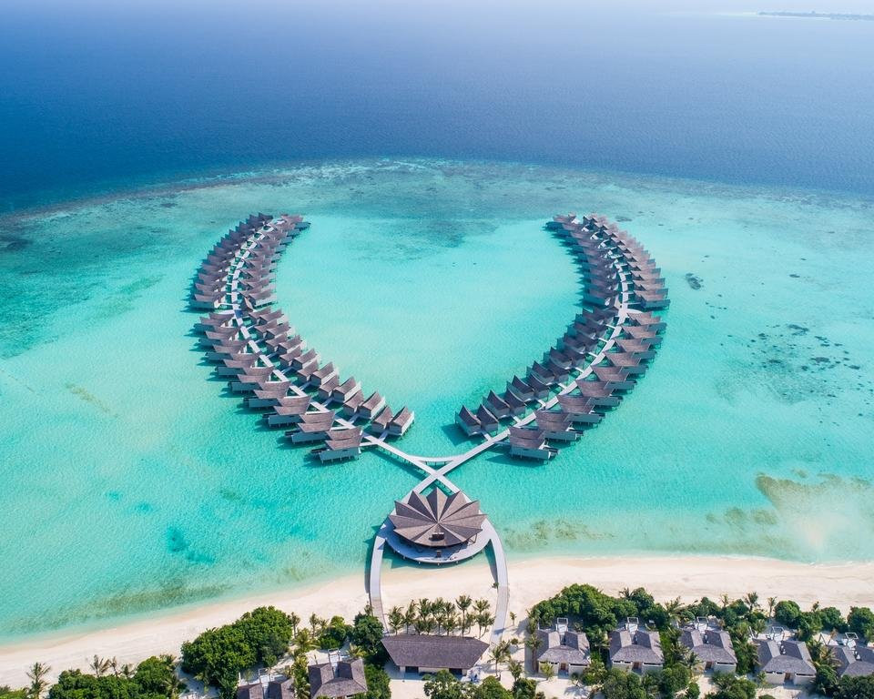 Kuredhivaru Resort & Spa Maldives主图
