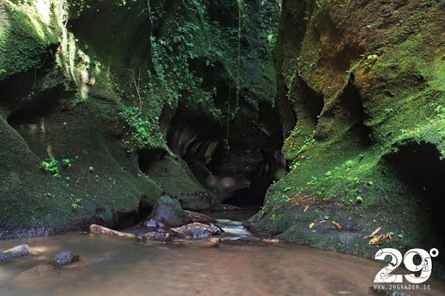 Krisik Waterfall-Tembuku必去景点