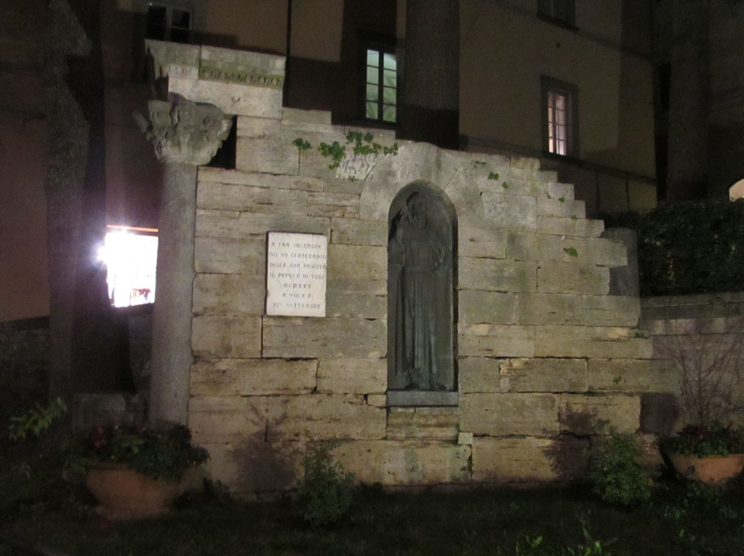 Monumento a Jacopone da Todi-托迪必去景点