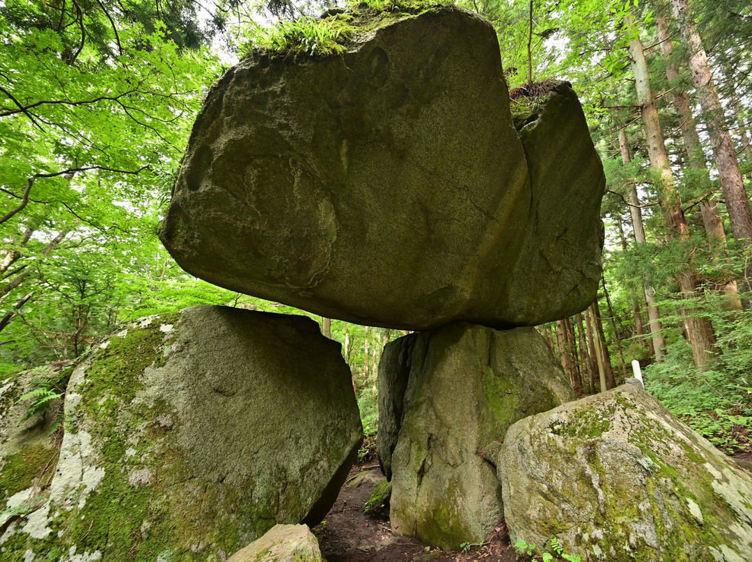 Tsuzuki Stone-远野市必去景点