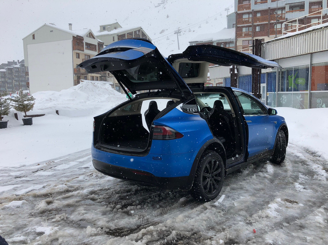 Cool Bus Airport Transfers-布尔格圣莫里斯必去景点