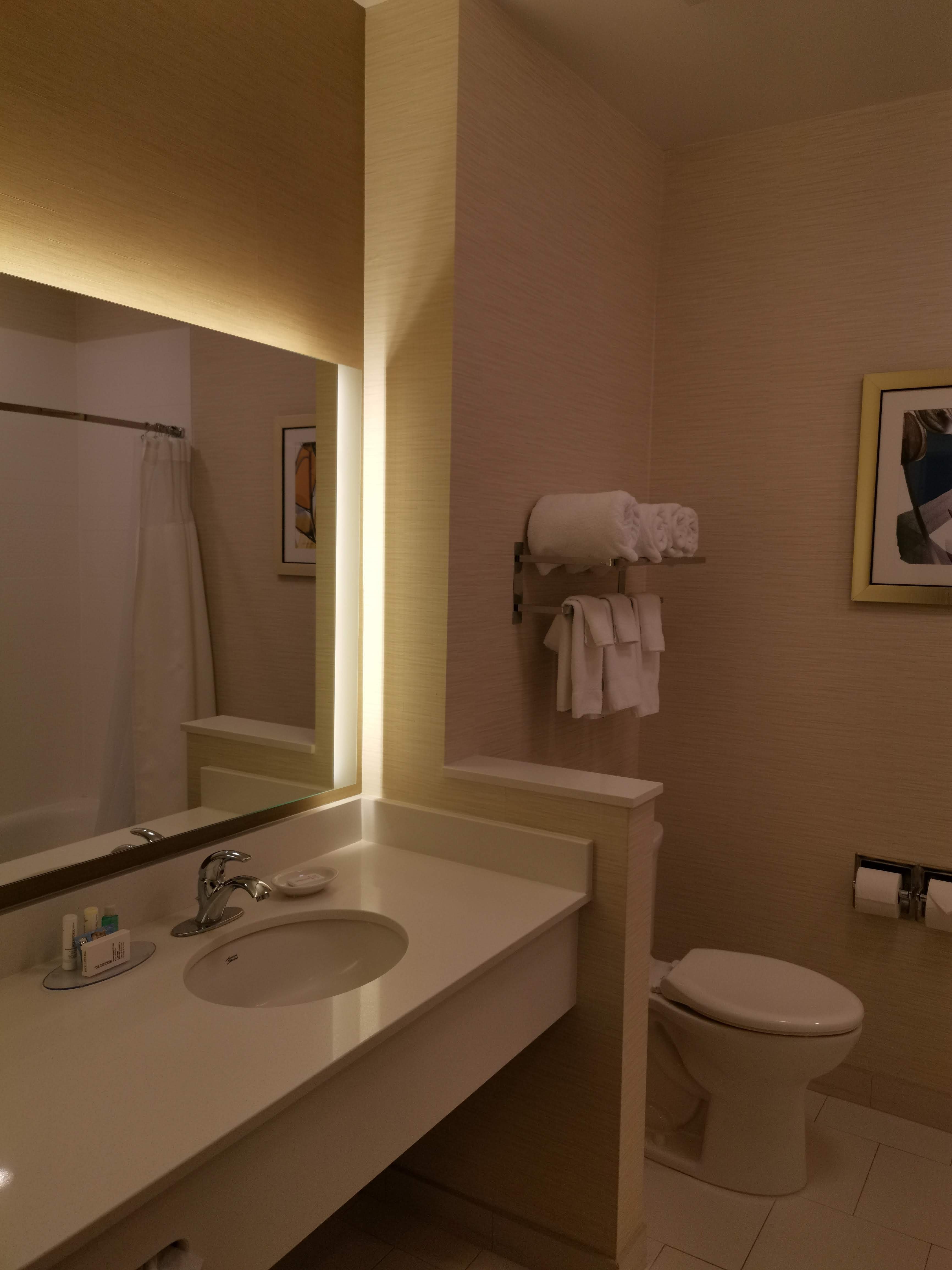 Fairfield Inn & Suites Sidney-浴室