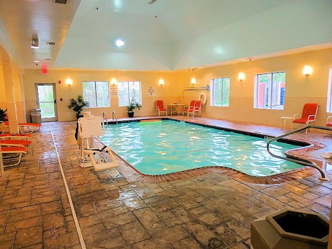 Holiday Inn Express & Suites Fredericksburg by IHG主图