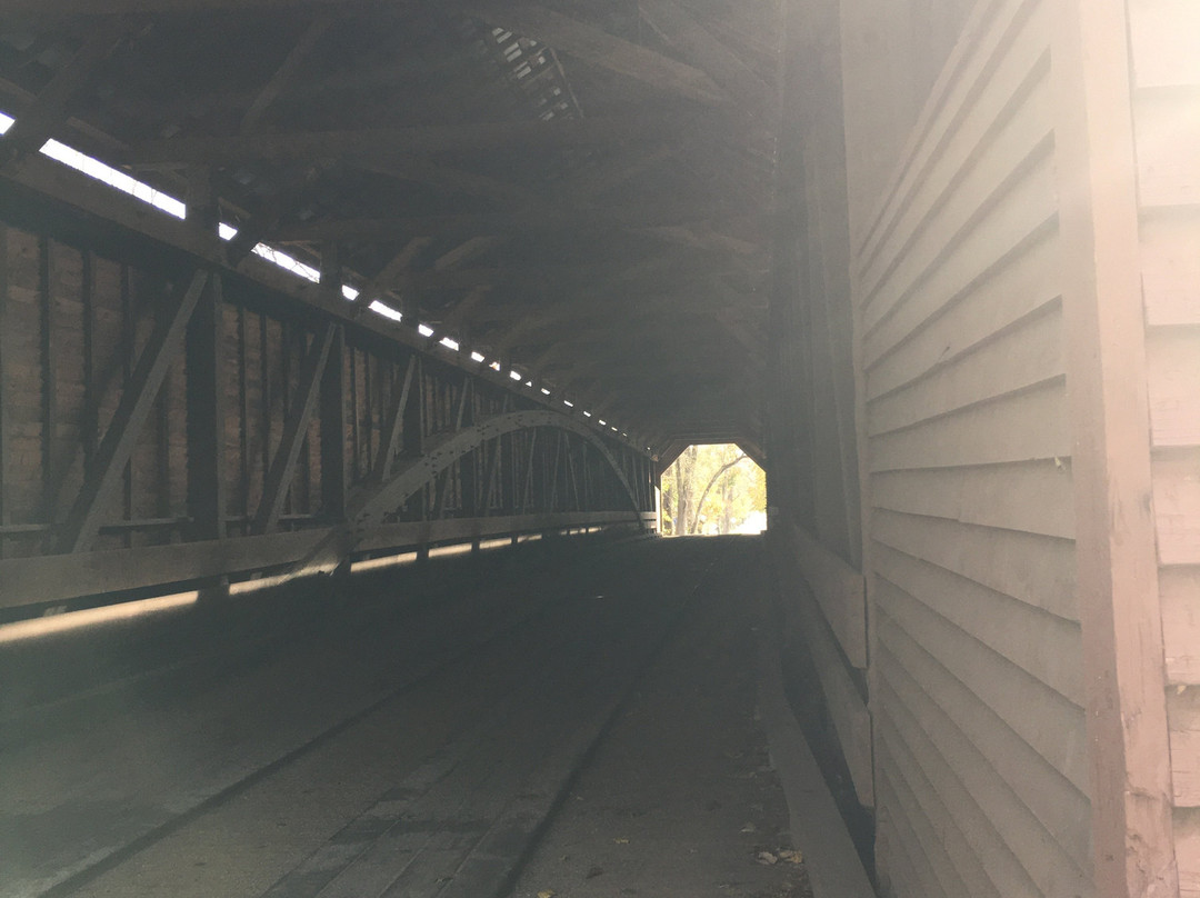 Meems Bottom Covered Bridge-Mount Jackson必去景点