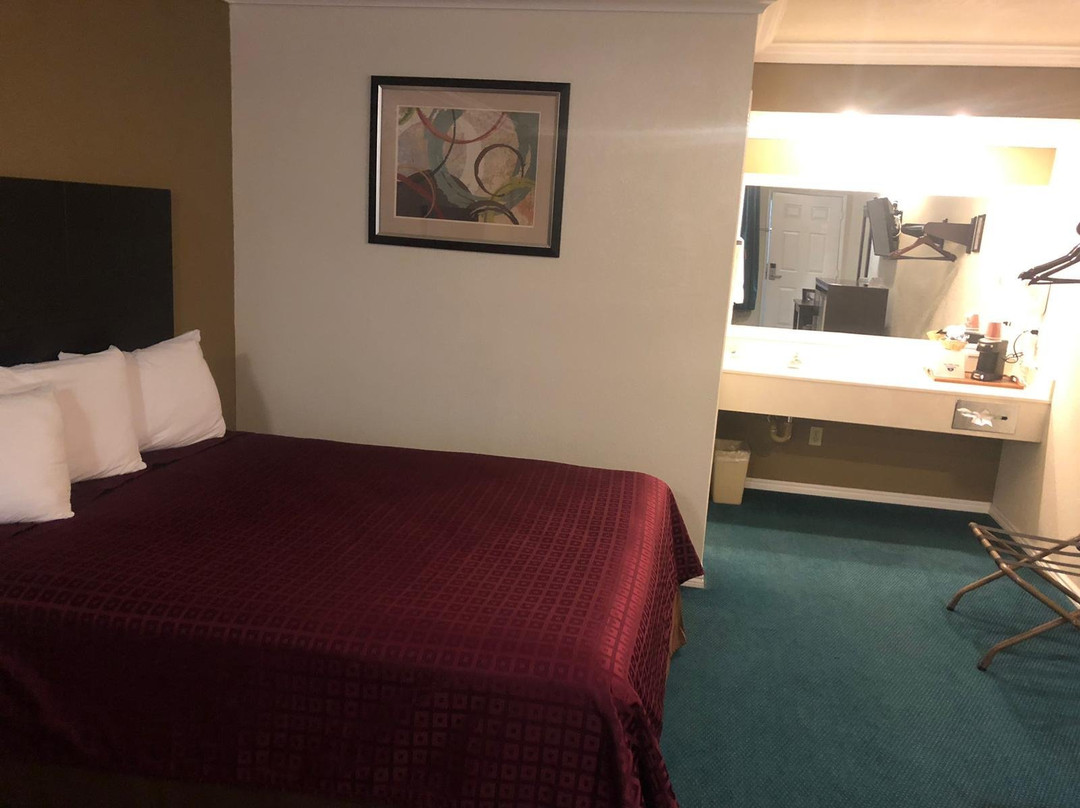 阿塔斯卡德罗速8酒店主图