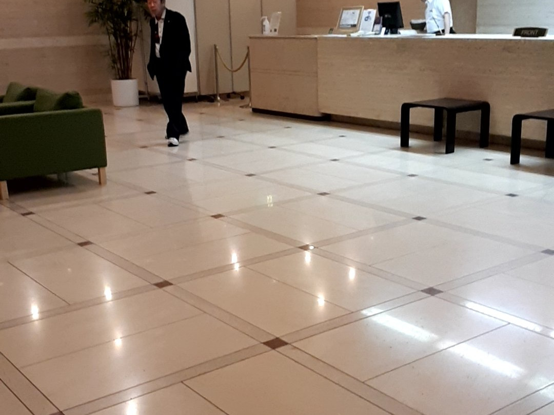 大垣萝伊萨饭店主图