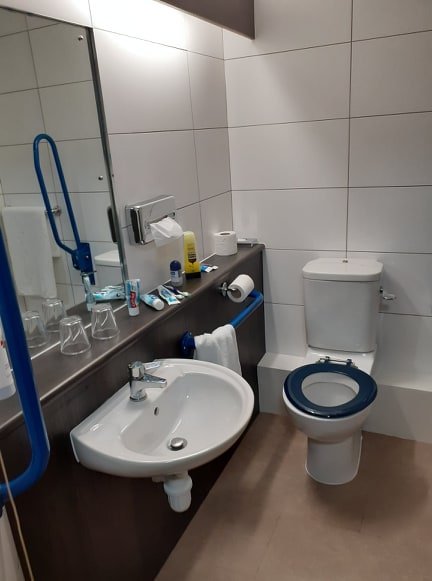 西布里斯托尔温德姆华美达酒店-浴室