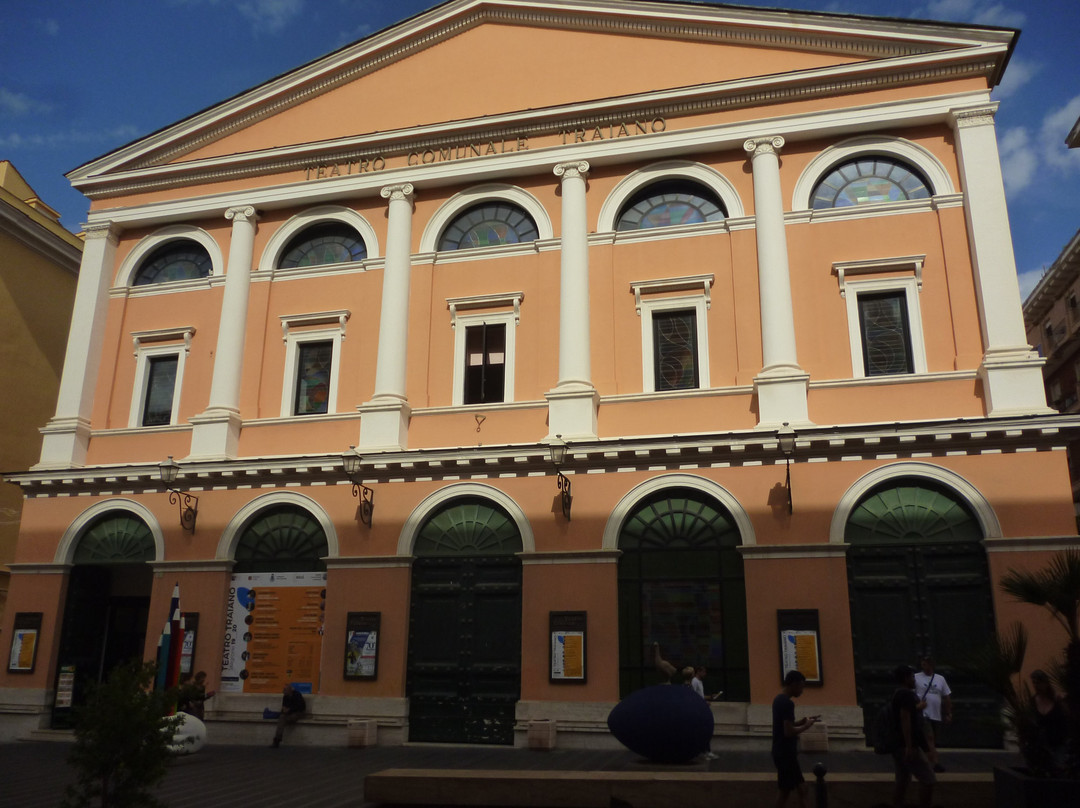 Teatro Comunale Traiano-奇维塔韦基亚必去景点