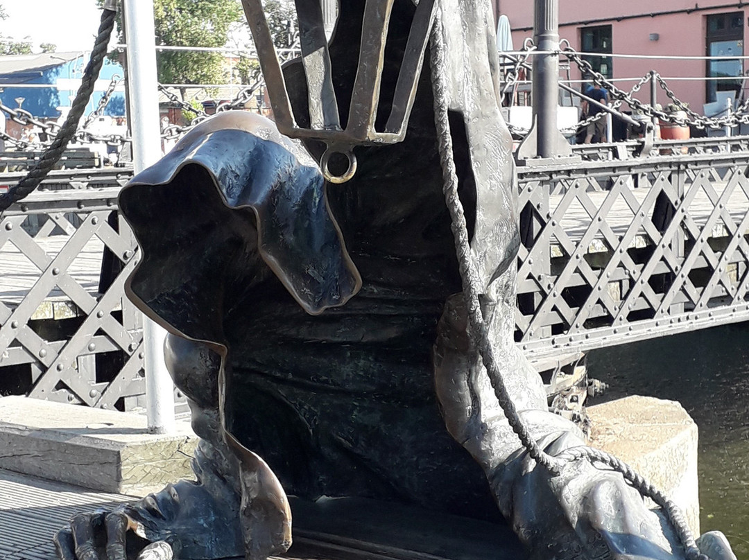 Sculpture The Black Ghost-克莱佩达必去景点