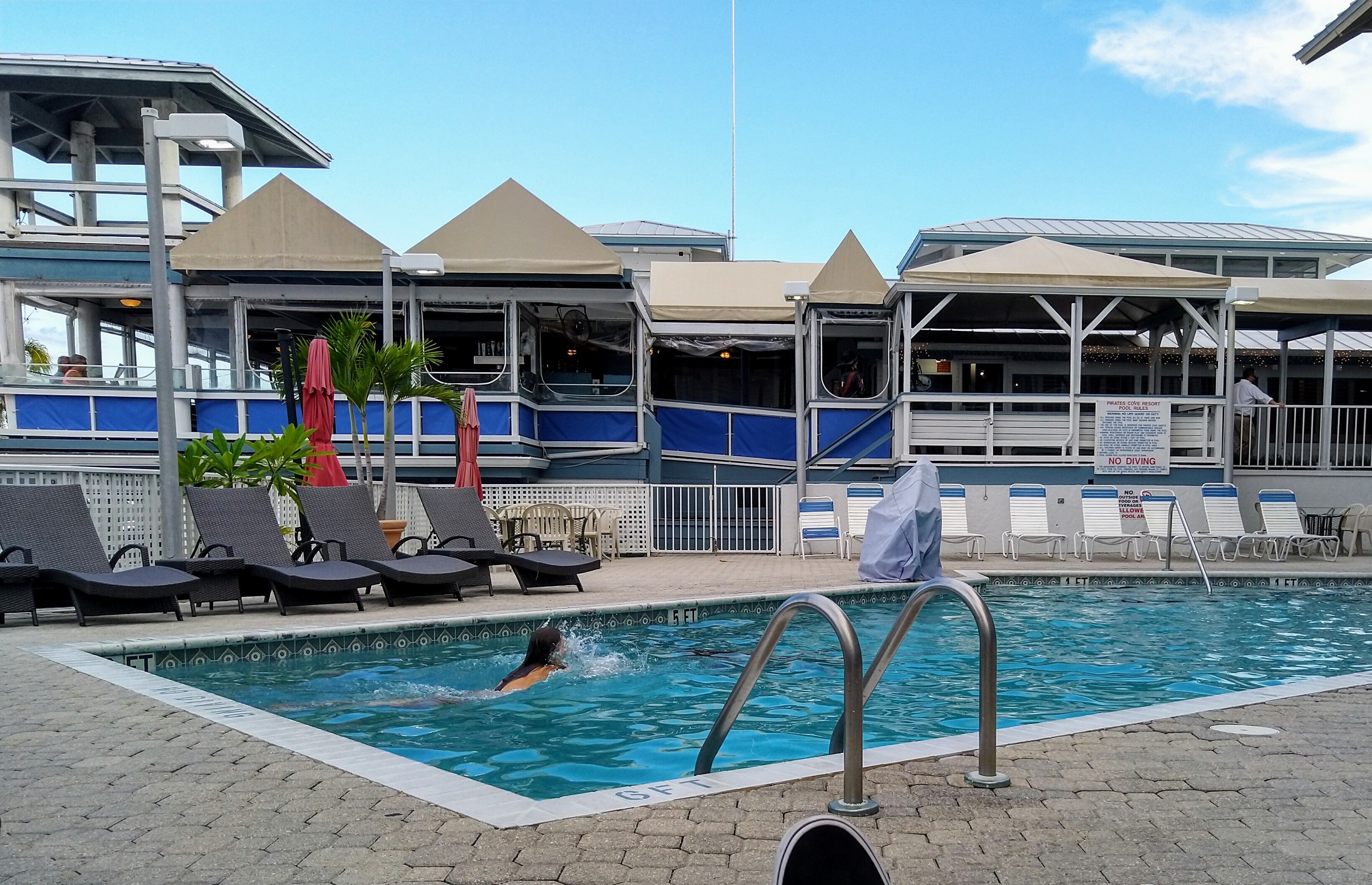 Pirate's Cove Resort and Marina-泳池