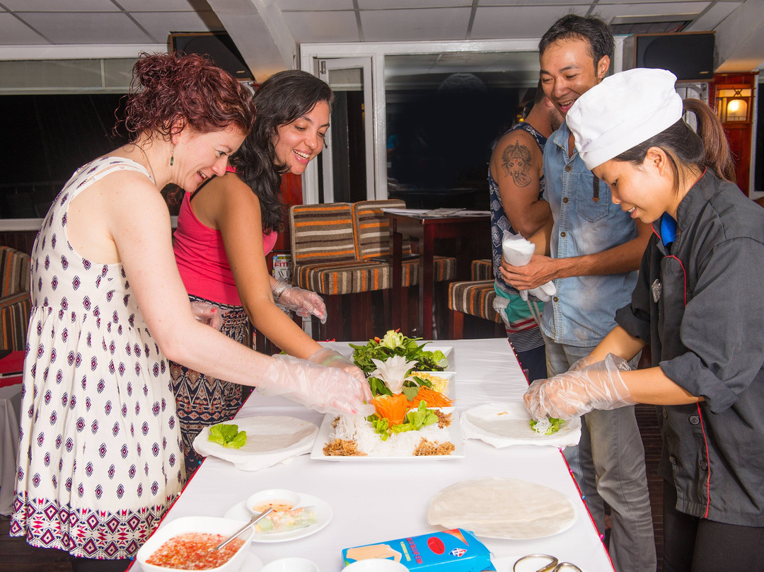 Gray Line Cruise-下龙湾必去景点