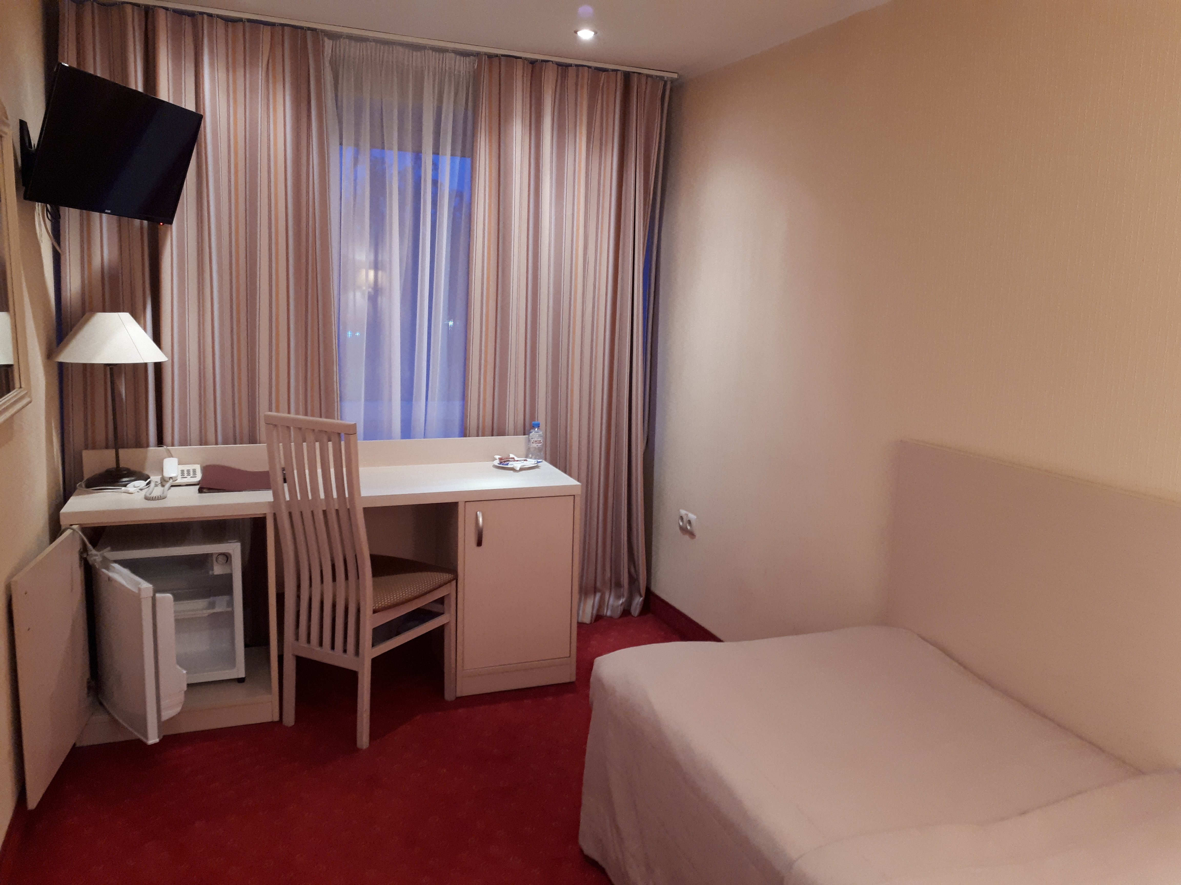 Tagil Hotel-官方